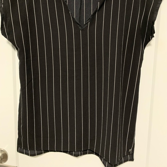 short sleeves black top - Picture 3 of 3